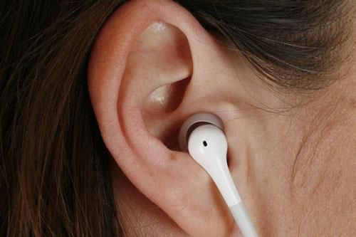 Thói quen hằng ngày khiến bạn dễ bị điếc