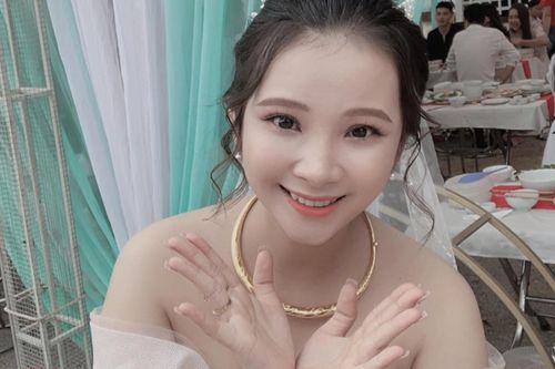 'Hotgirl dân tộc' đình đám một thời khiến dân mạng ngỡ ngàng trước hình ảnh này