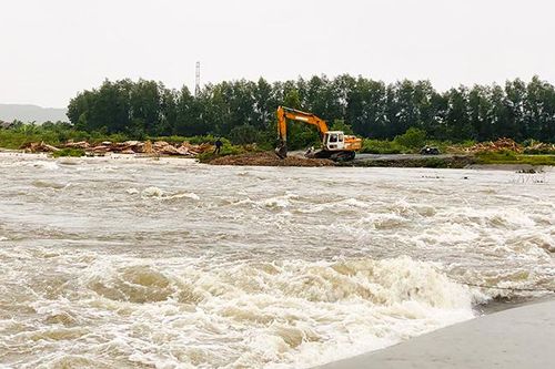 1 người mất tích, sơ tán hơn 1.700 người dân
