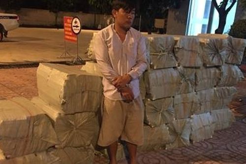 Nửa đêm bắt ô tô chở gần 15.000 gói thuốc lá lậu