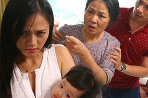 Bị mẹ chồng hắt hủi vì lỡ có bầu trước khi cưới