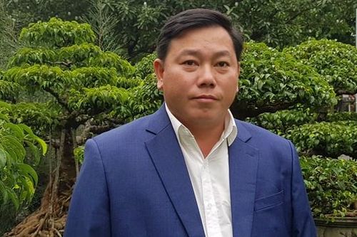 Người cán bộ của bản làng