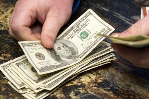 Bỏ lại tiền âm phủ sau khi trộm 5.000 USD