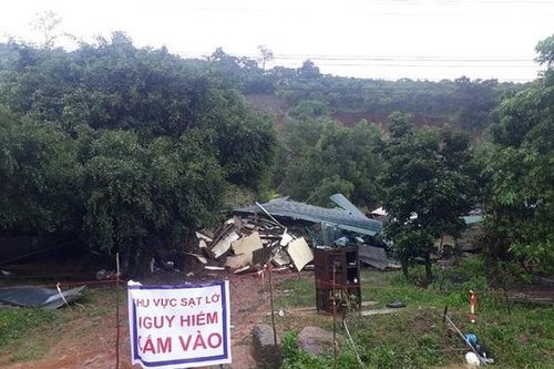 Đắk Lắk: Khẩn trương di dời hàng chục hộ dân ra khỏi vùng nguy hiểm