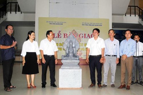 Bảo tàng Quảng Nam tiếp nhận phiên bản tượng Tu sĩ Chămpa Phú Hưng