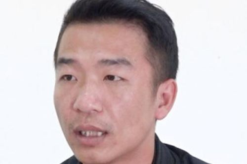 Ăn chặn cá hộp bị… hóc!