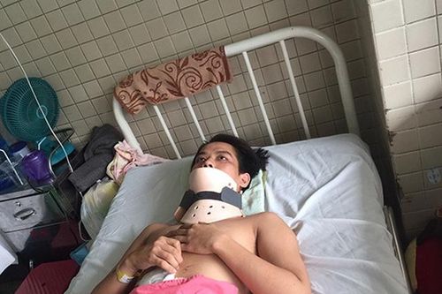 Dùng đầu đánh bóng người đàn ông bị trật đốt sống cổ, liệt tủy