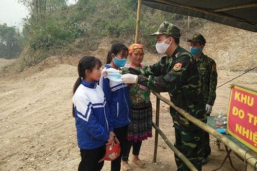 Bám biên giới, ngăn chặn xuất, nhập cảnh trái phép và phòng chống dịch Covid-19