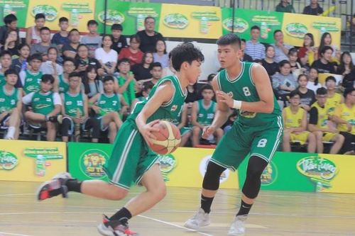Hot boy 1,84m đã chơi bóng rổ cừ lại còn học giỏi