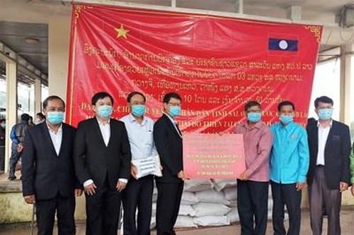 Nghĩa tình tương thân hai nước Lào - Việt