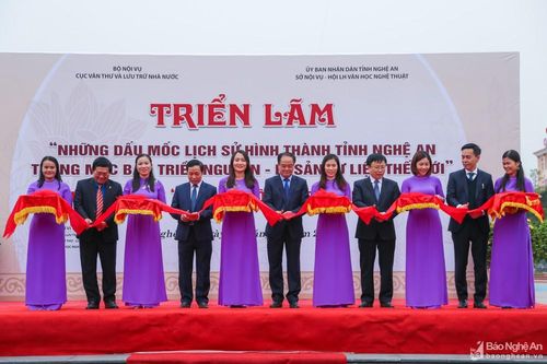 Trưng bày 68 Mộc bản quý hiếm và 100 bức ảnh về Nghệ An