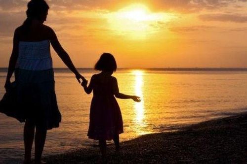 Có chồng mà là single mom, độc thân mà lại có vợ