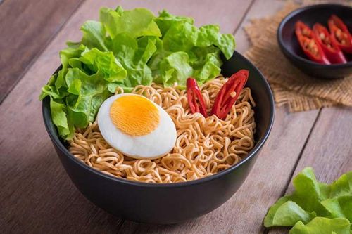 Hay ăn mì tôm nhất định phải biết điều này sớm kẻo cực hại sức khỏe