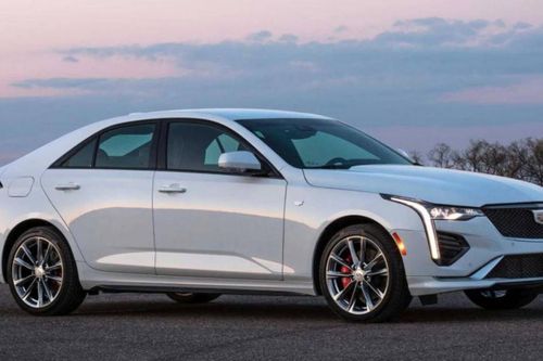 Xe sang Cadillac CT4 bị triệu hồi vì lỗi gắn sai phù hiệu