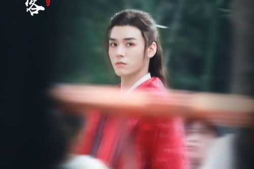 Cung Tuấn vô tình để lộ lịch phát sóng của 'Thiên nhai khách' trên sóng livestream
