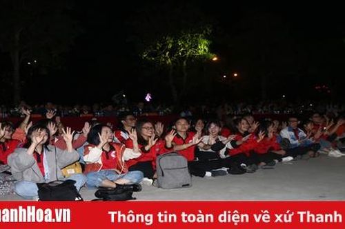 Sôi động chương trình 'Chào Y1 2020 - Apollo D'amour' của Phân hiệu Đại học Y Hà Nội tại Thanh Hóa