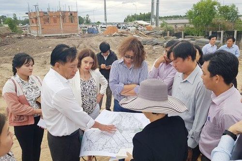 Đại diện Ngân hàng Thế giới và đại sứ Australia khảo sát tại An Giang