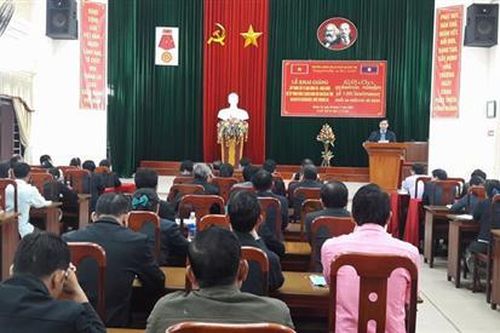Khai giảng lớp Trung cấp lý luận chính trị- hành chính cho cán bộ Lào