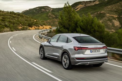 Audi E-Tron 2021 nâng cấp phiên bản mới, thêm tính năng dành cho xe sạc tại nhà