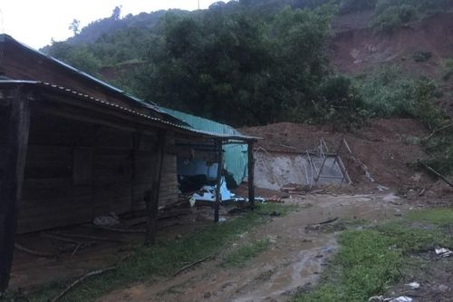 Đắk Lắk: Mưa lớn 3 nhà dân bị đổ sụp, di dời hàng chục hộ dân khẩn cấp
