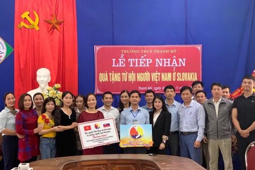 Hội người Việt Nam tại Slovakia chung một tấm lòng hướng về miền Trung