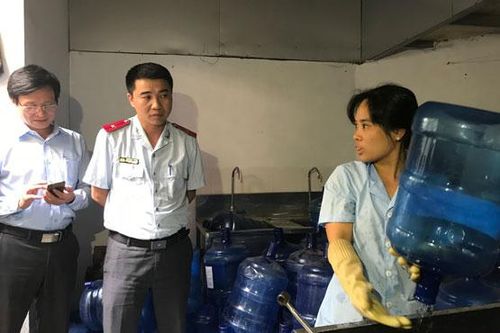 Siết chặt quản lý chất lượng nước uống đóng chai