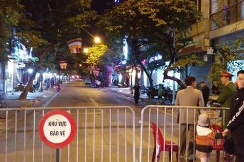 Vụ phát hiện bom phá 340kg ở Hà Nội: Yêu cầu người dân trong bán kính 200m không dùng điện thoại và di dời trong đêm