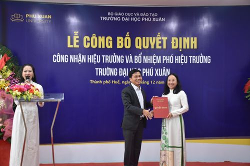 Thêm một nữ hiệu trưởng trường Đại học trong nước được bổ nhiệm