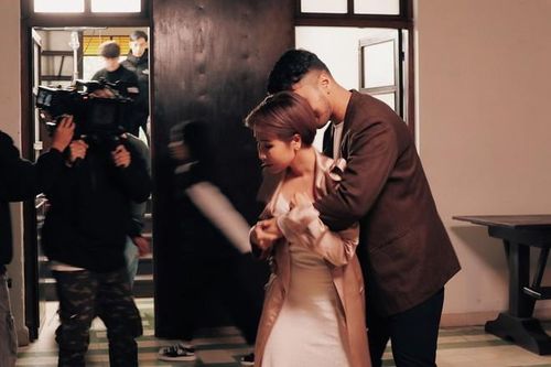 Uyên Linh gây 'sốt' với MV mới kết hợp cùng 'hoàng tử tình ca' Vũ