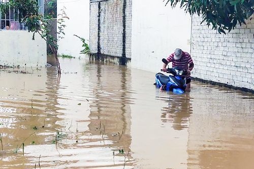 Tìm thấy thi thể 3 cha con bị lũ cuốn