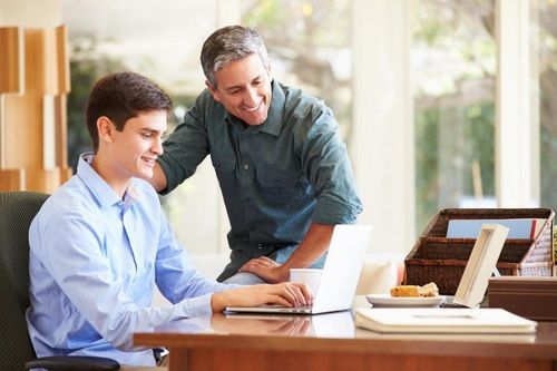 Làm bạn với con thời đại học - chuyện khó hóa dễ