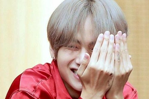 V BTS ngượng chín mặt khi tiết lộ khoảnh khắc đẹp trai nhất của anh