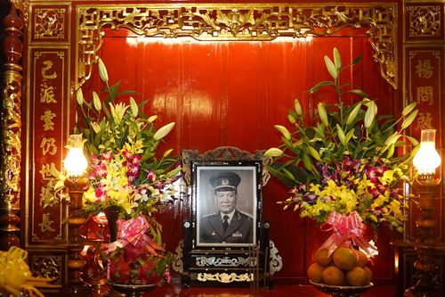 Chùm ảnh: Lãnh đạo Đảng, Nhà nước dâng hương tưởng niệm Đại tướng Lê Đức Anh