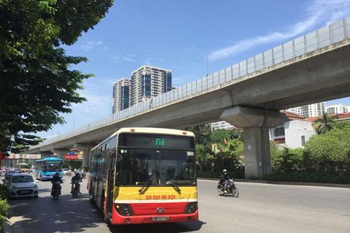 Nâng cao chất lượng dịch vụ xe buýt để giảm dần sử dụng xe cá nhân