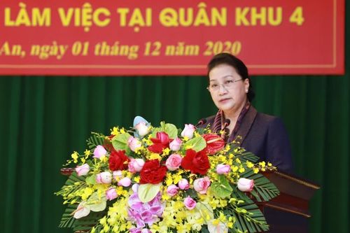 Chủ tịch Quốc hội Nguyễn Thị Kim Ngân thăm, làm việc với Quân khu 4