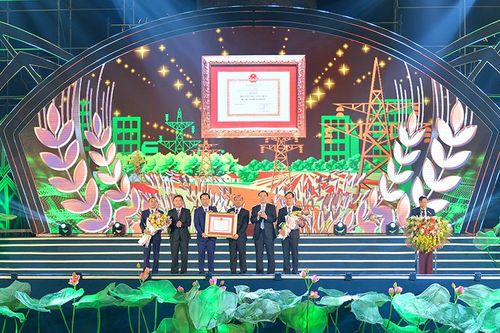 Huyện Yên Thành đạt chuẩn Nông thôn mới và đón nhận Huân chương Lao động hạng ba