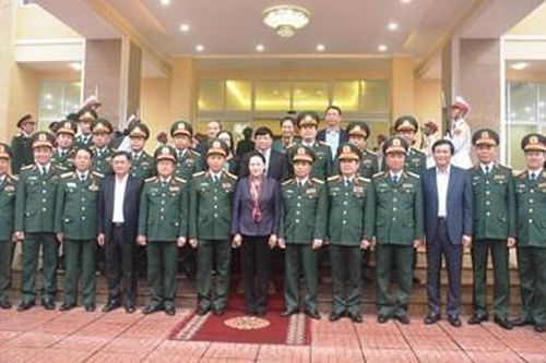 Chủ tịch Quốc hội Nguyễn Thị Kim Ngân thăm, làm việc tại Quân khu 4