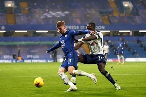 Manchester United lội ngược dòng, Chelsea-Tottenham chia điểm
