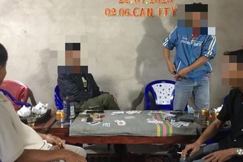 Phỏm… cháy!