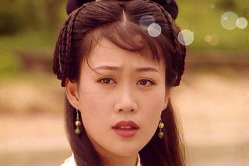'Chúc Anh Đài' Lương Tiểu Băng, 51 tuổi vẫn hát quán bar kiếm sống khiến fan thương cảm