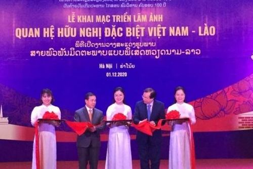 Triển lãm ảnh về mối quan hệ hữu nghị đặc biệt Việt Nam – Lào