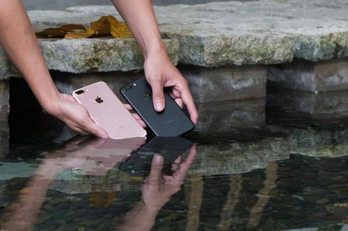 Ý: Apple bị phạt 12 triệu EUR vì làm khách hàng hiểu sai về khả năng chống nước của iPhone