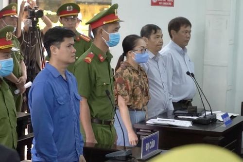 Vụ bác sĩ bị tố hiếp dâm: HĐXX trả hồ sơ để điều tra bổ sung 4 vấn đề