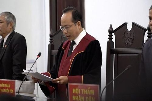 Vụ bác sĩ ở Huế bị cáo buộc hiếp dâm đồng nghiệp: Yêu cầu dựng lại hiện trường