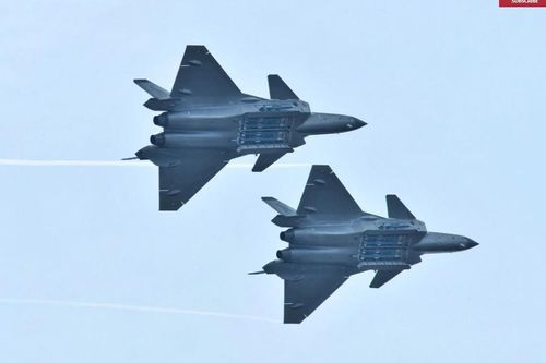 Tiêm kích J-20 Trung Quốc 'ăn gỏi' xe tăng, máy bay trinh sát hoặc chỉ huy của Mỹ?