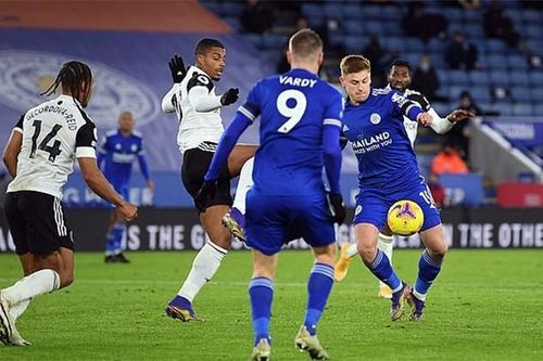 Thua sốc Fulham, Leicester lỡ cơ hội vào top 3