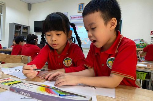 Đổi mới SGK, sao không thí điểm trước khi làm đại trà?