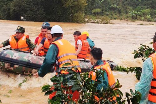Nhóm du khách bị lũ cuốn: Tìm được thi thể ngay tại nơi gặp nạn
