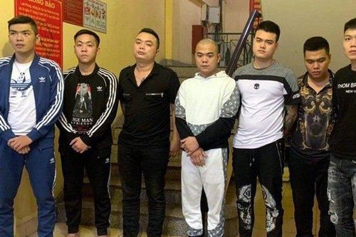Bắt nhóm 'tín dụng đen' do Hiếu 'Chùa Vua' cầm đầu, thu lãi 121,6%/năm
