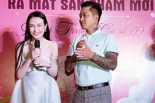 Tuấn Hưng đeo đồng hồ 5,8 tỷ đồng